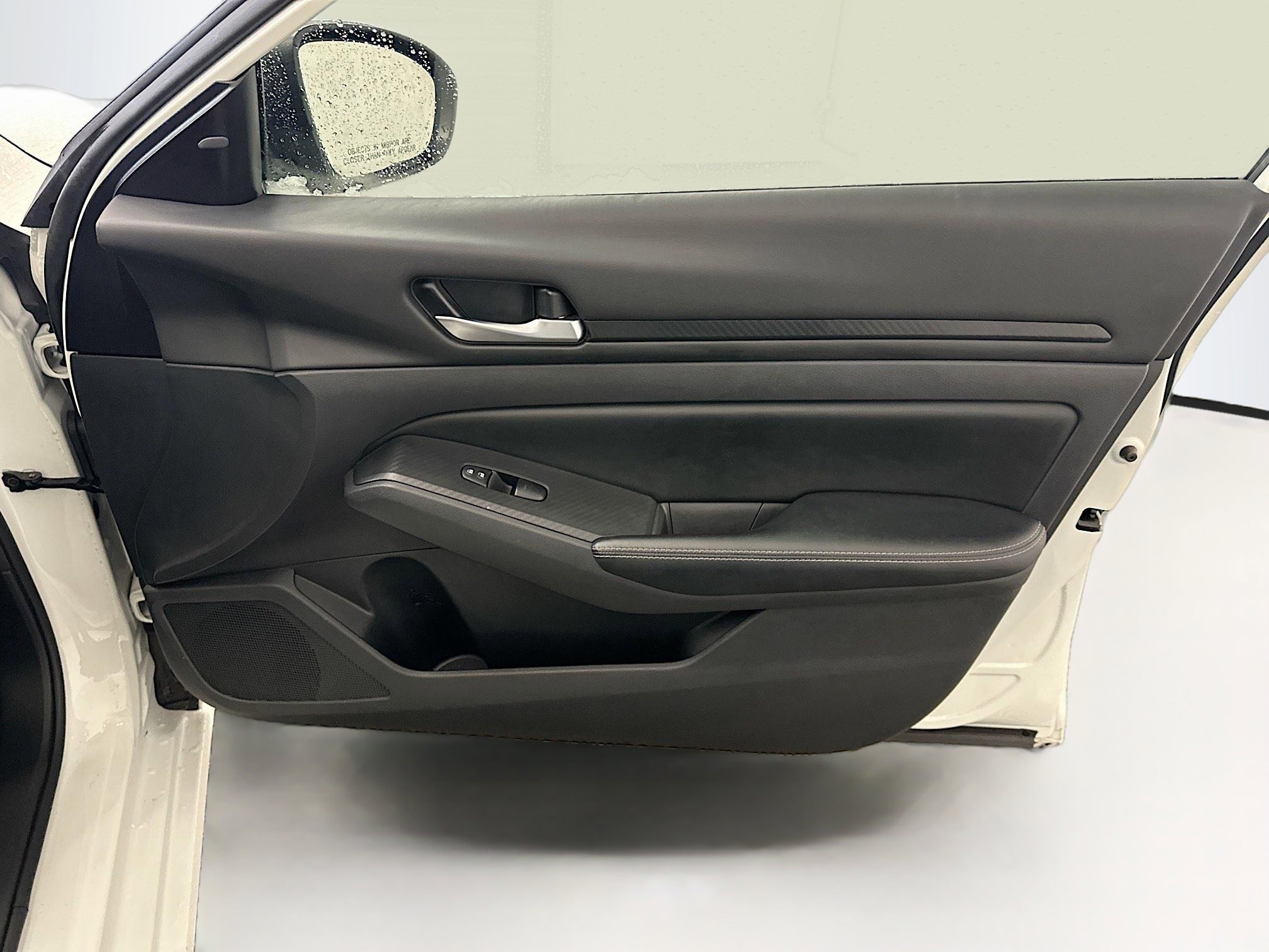Used 2025 Nissan Altima 2.5 SV image 32