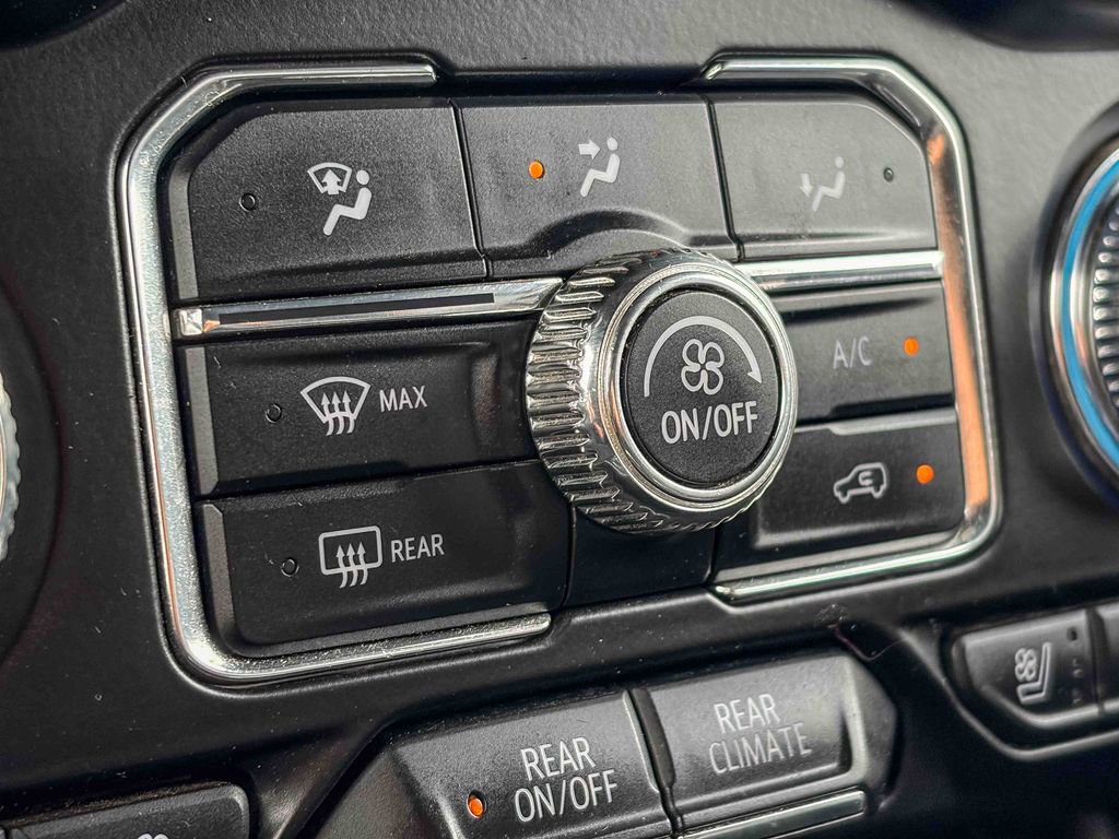 Used 2022 GMC Yukon XL AT4 image 33