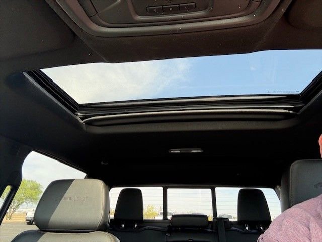 Used 2022 GMC Sierra 1500 AT4 w/ AT4 Premium Package image 19