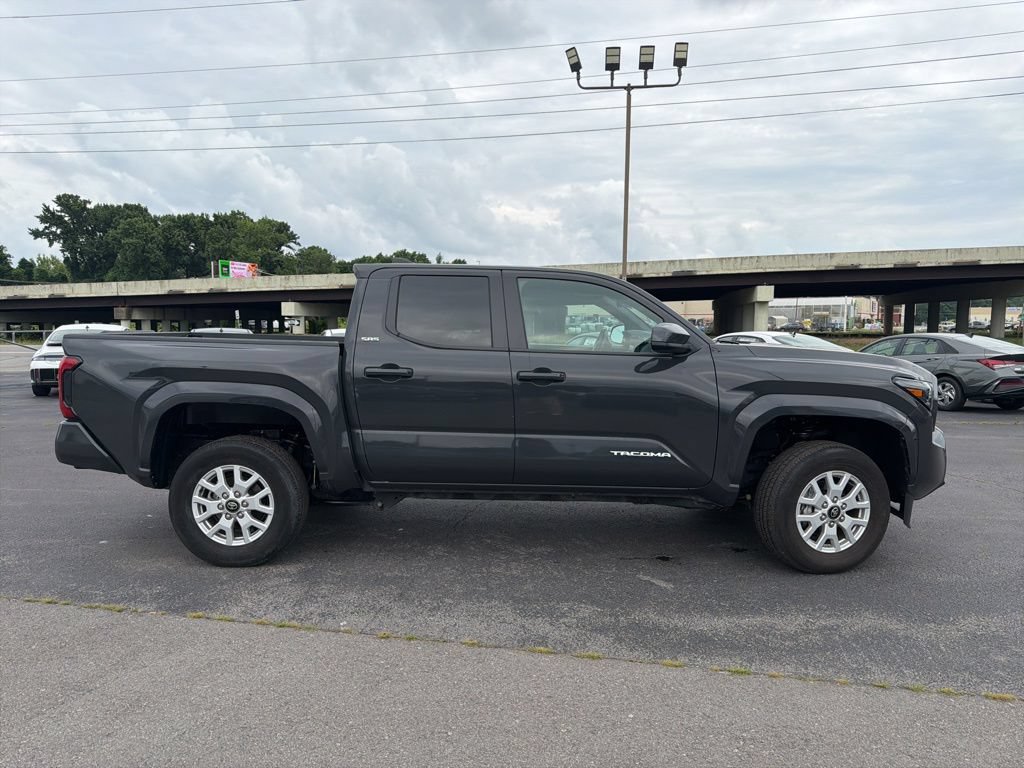 Used 2025 Toyota Tacoma SR5 AWD/4WD image 3