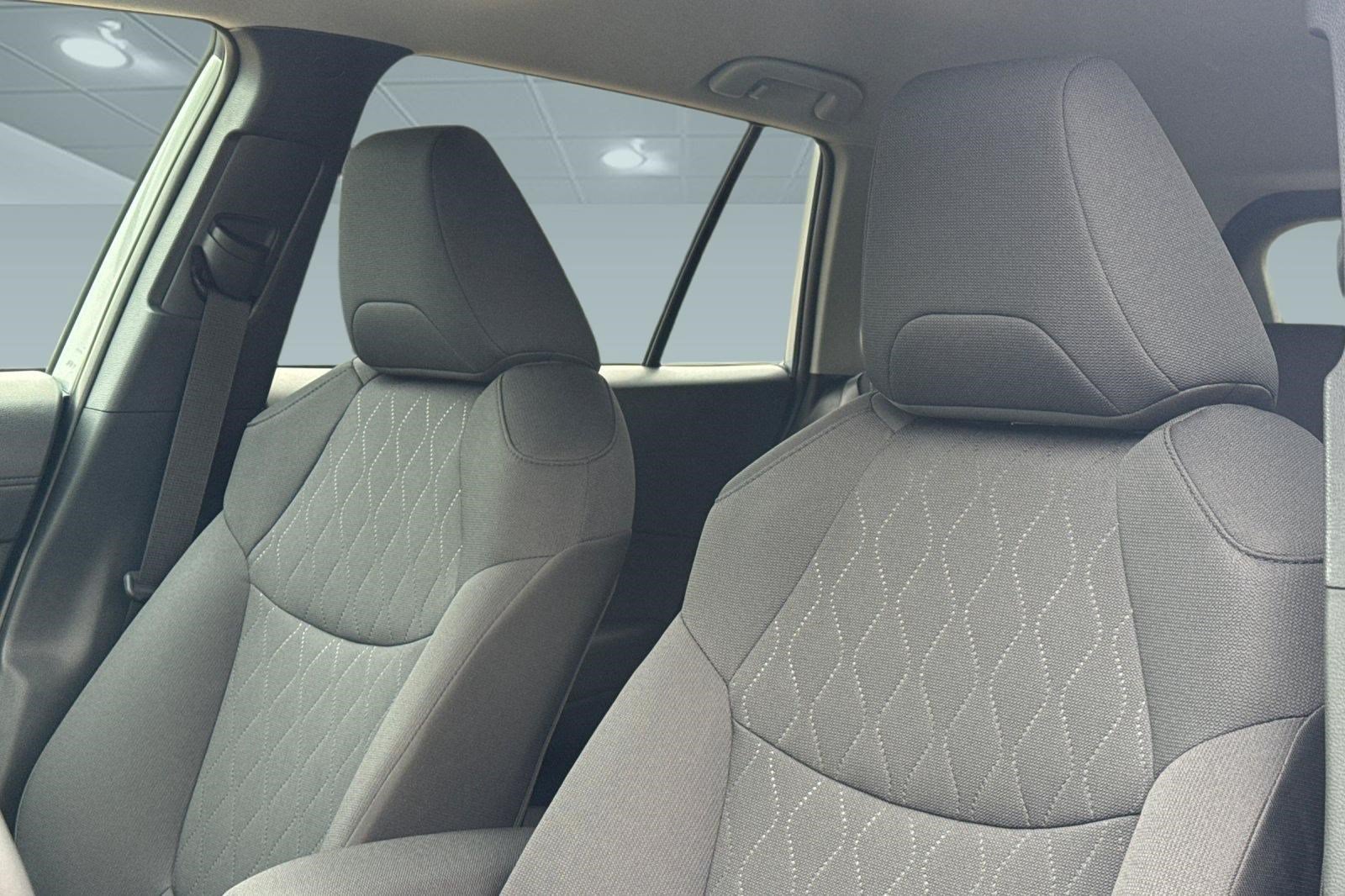 Used 2026 Toyota Corolla Cross LE FWD image 24