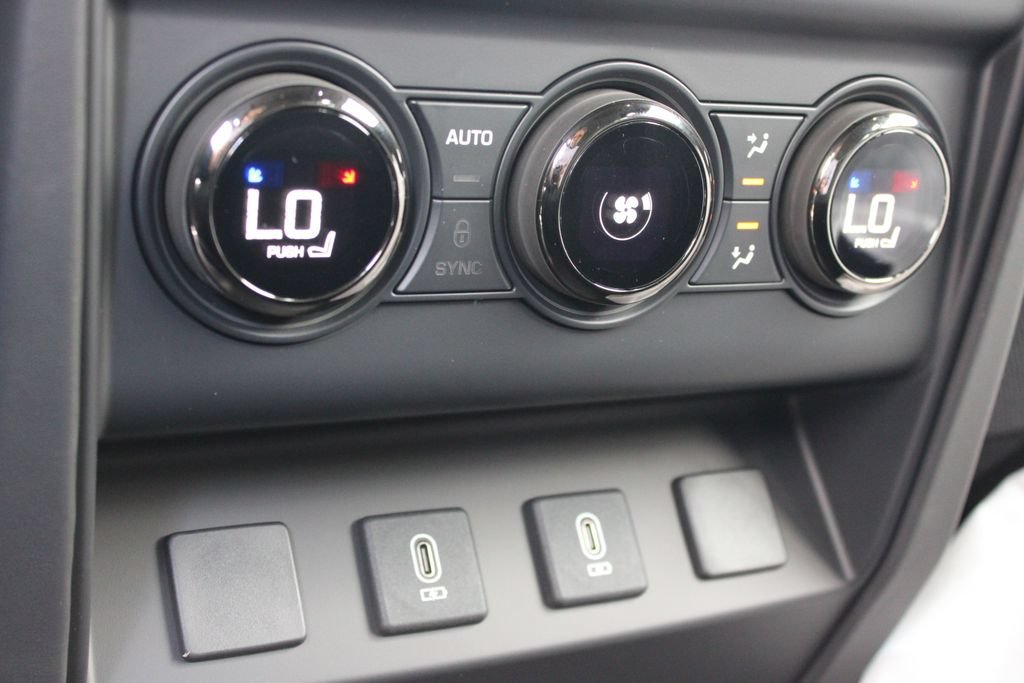 New 2026 Land Rover Defender 110 OCTA AWD/4WD image 24