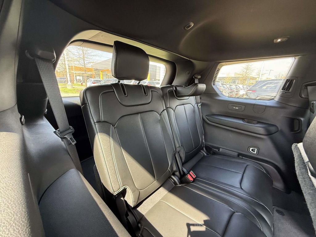 Certified 2025 Jeep Grand Cherokee L Limited w/ Black Appearance Package AWD/4WD image 16