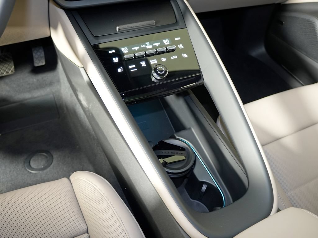 Certified 2026 Porsche Macan 4 Electric AWD/4WD image 31
