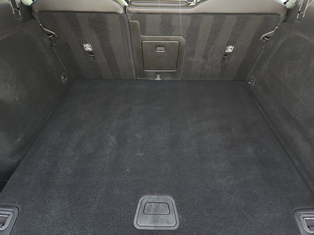 Used 2018 Volvo XC60 T6 Momentum w/ Advanced Package image 33