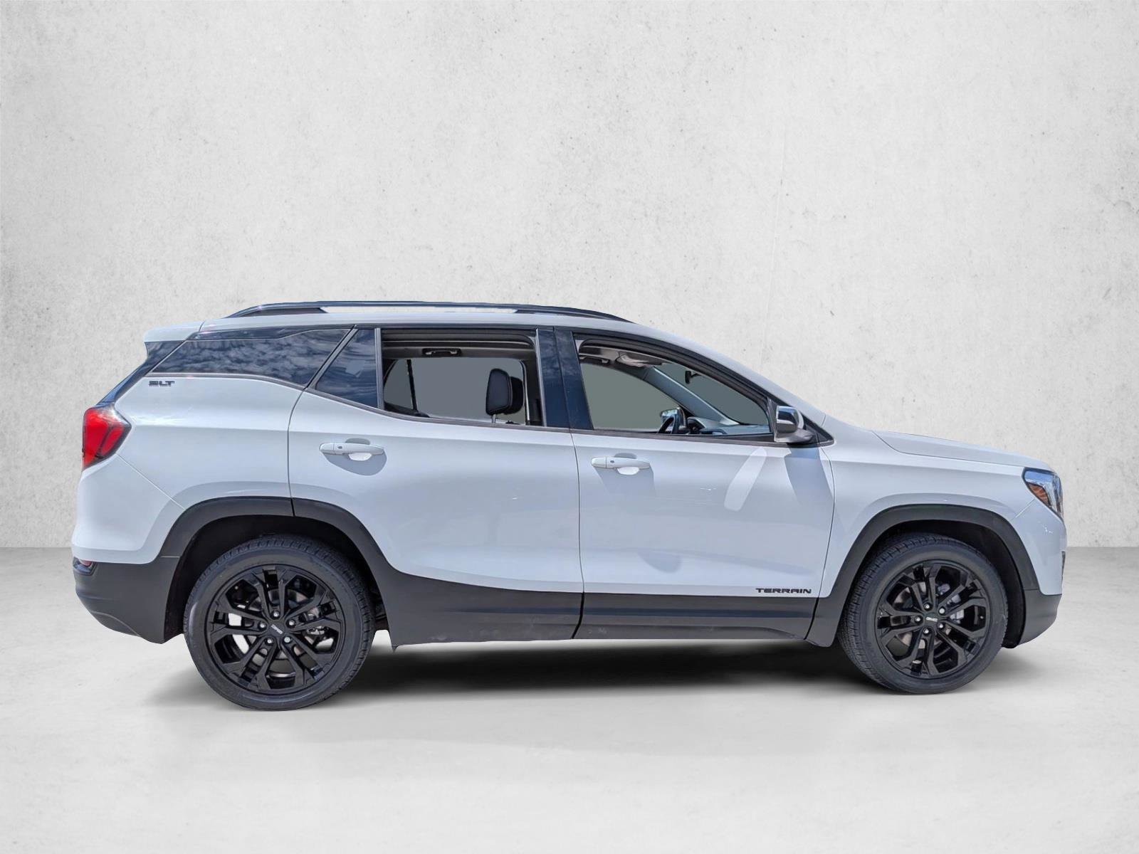 Used 2021 GMC Terrain SLT w/ Elevation Edition FWD image 4