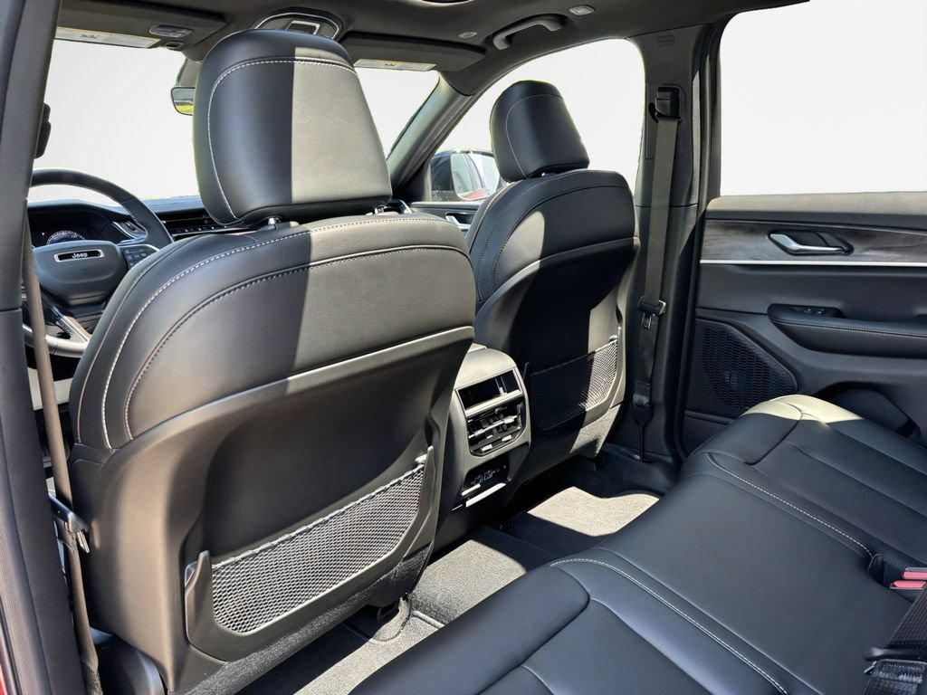New 2025 Jeep Grand Cherokee Limited w/ Black Appearance Package AWD/4WD image 38