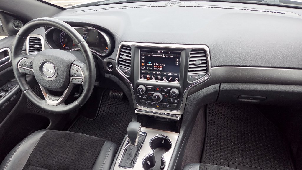 Used 2018 Jeep Grand Cherokee Altitude AWD/4WD image 15