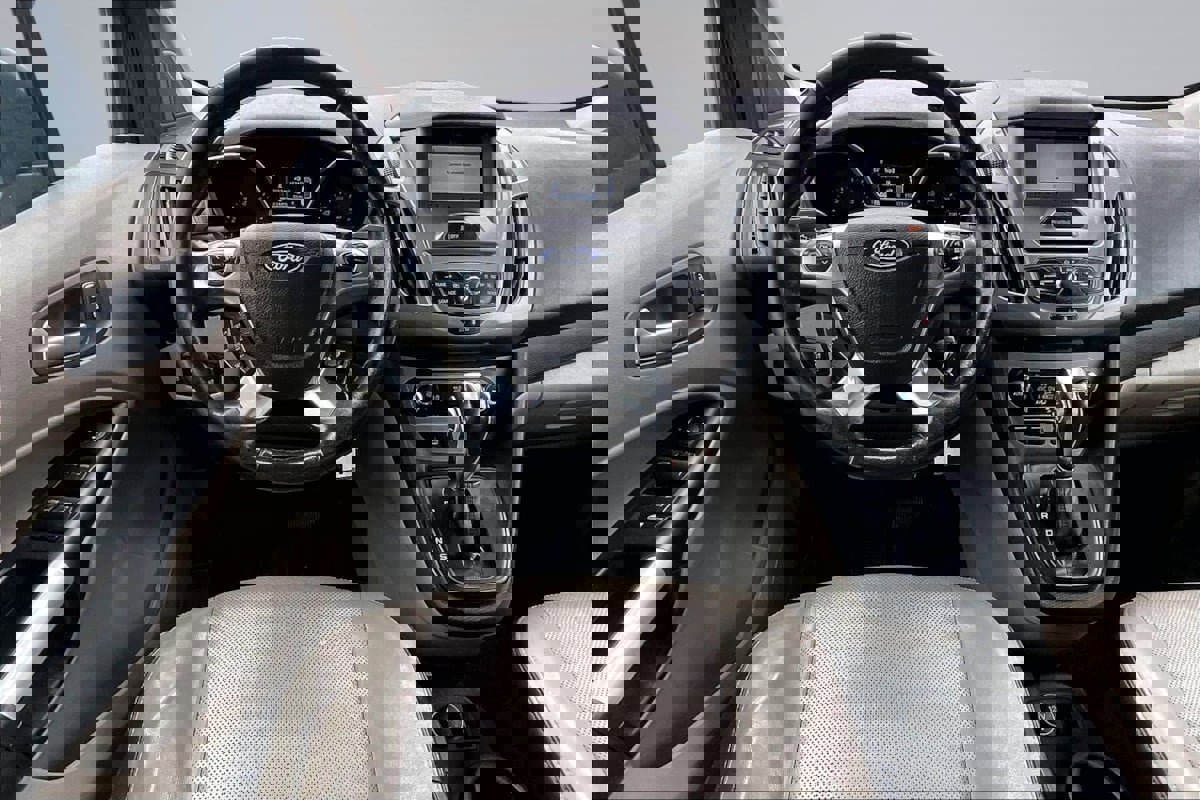 Used 2018 Ford Transit Connect XLT image 5