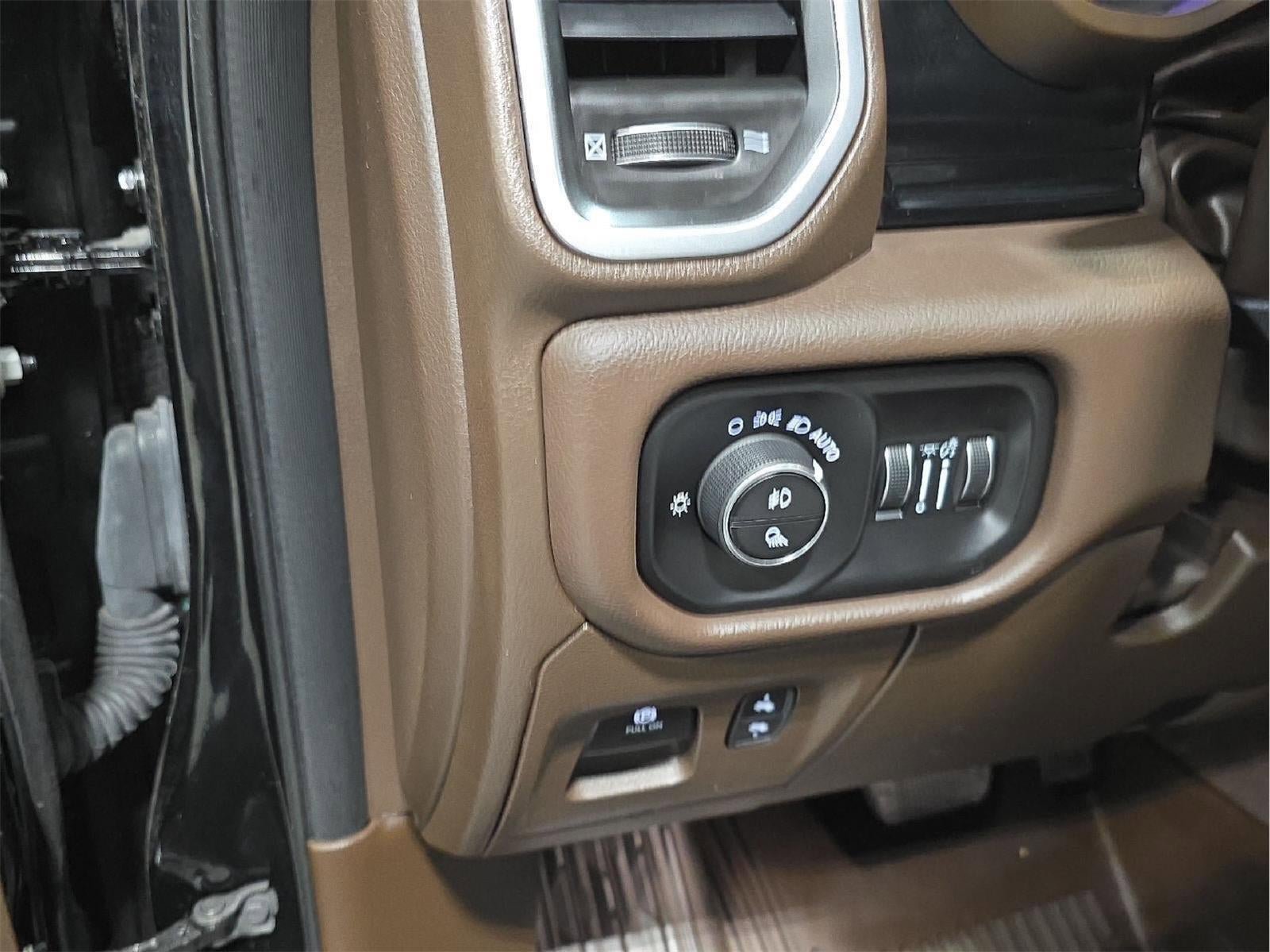 Used 2025 RAM 1500 Laramie AWD/4WD image 11
