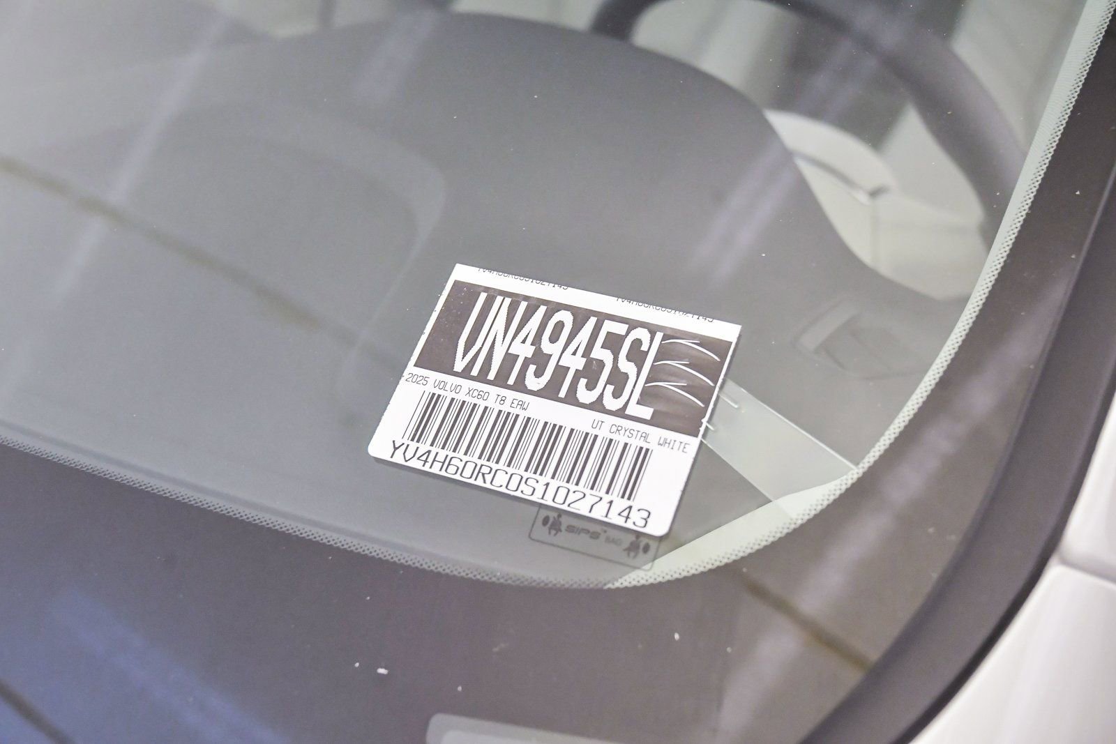 Used 2025 Volvo XC60 T8 Plus w/ Protection Package Premier image 26