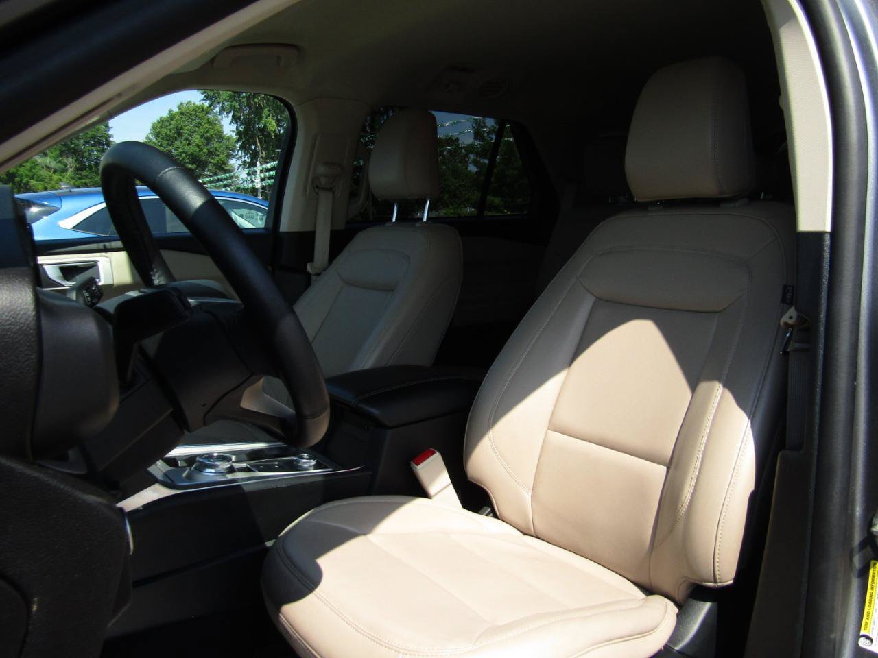 Used 2023 Ford Explorer XLT w/ Equipment Group 202A AWD/4WD image 13