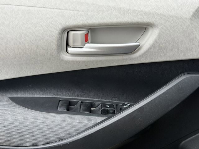 Used 2021 Toyota Corolla LE FWD image 22