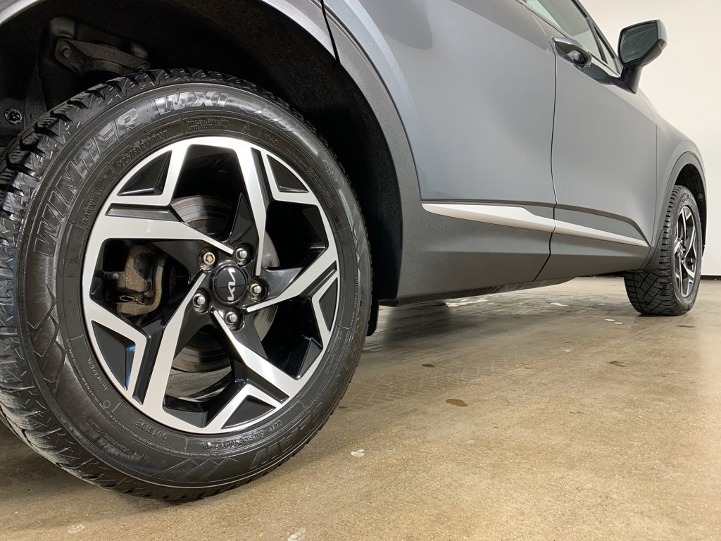 Used 2023 Kia Sportage LX image 9