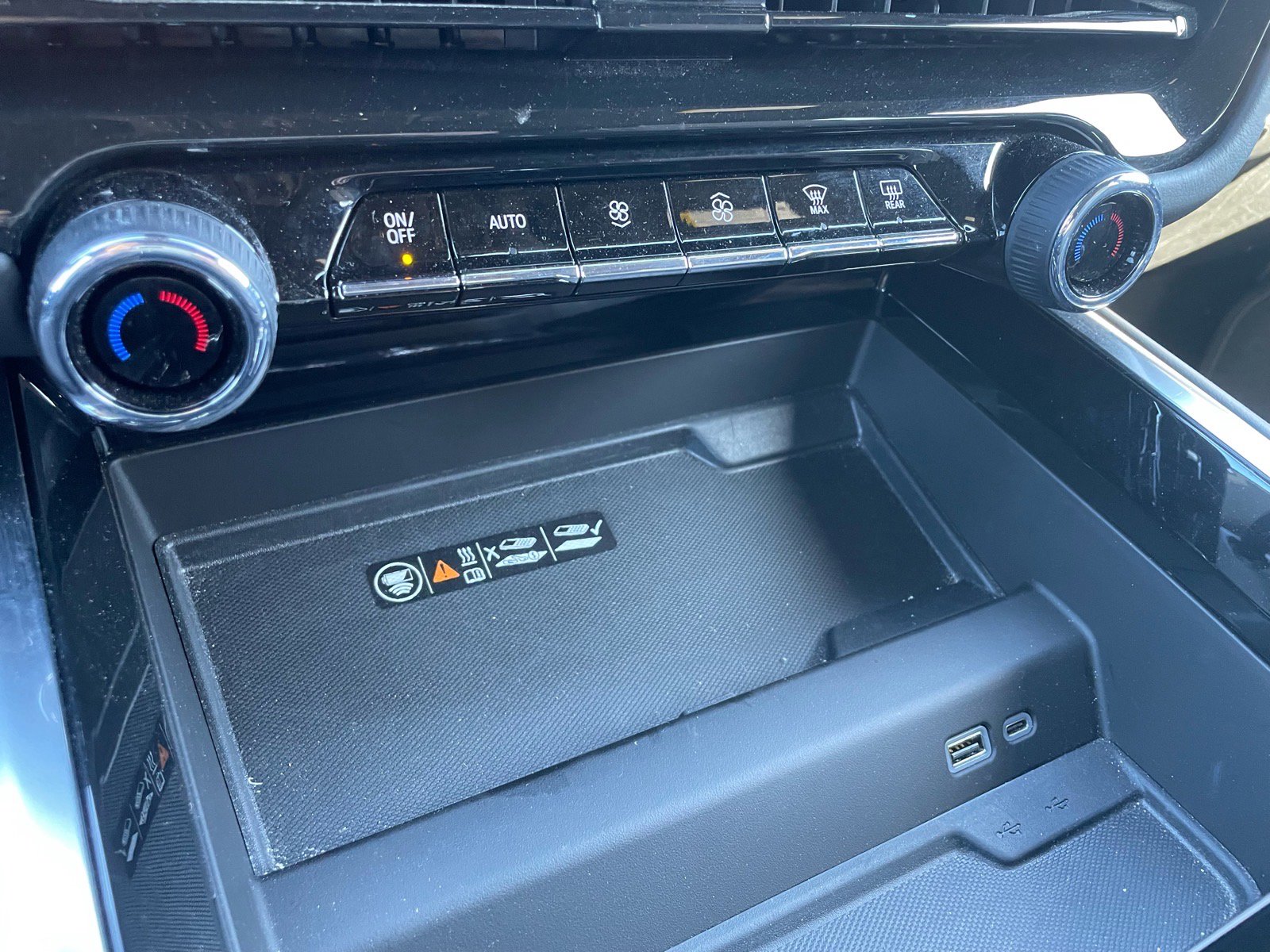 Used 2025 Chevrolet Tahoe Premier image 9