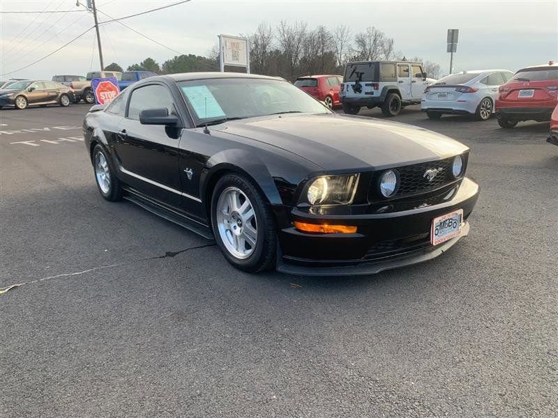 Used 2009 Ford Mustang GT RWD image 2