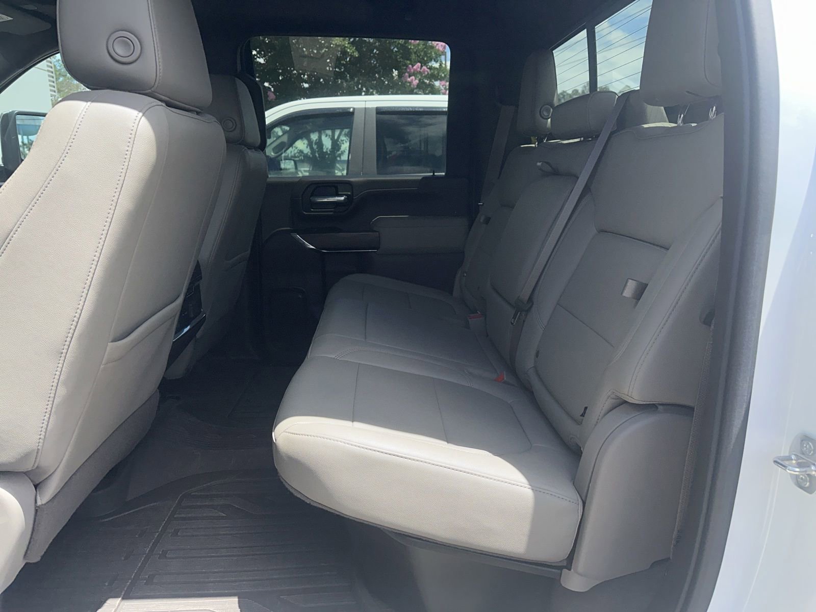 Used 2023 GMC Sierra 3500 SLT w/ SLT Convenience Package AWD/4WD image 5