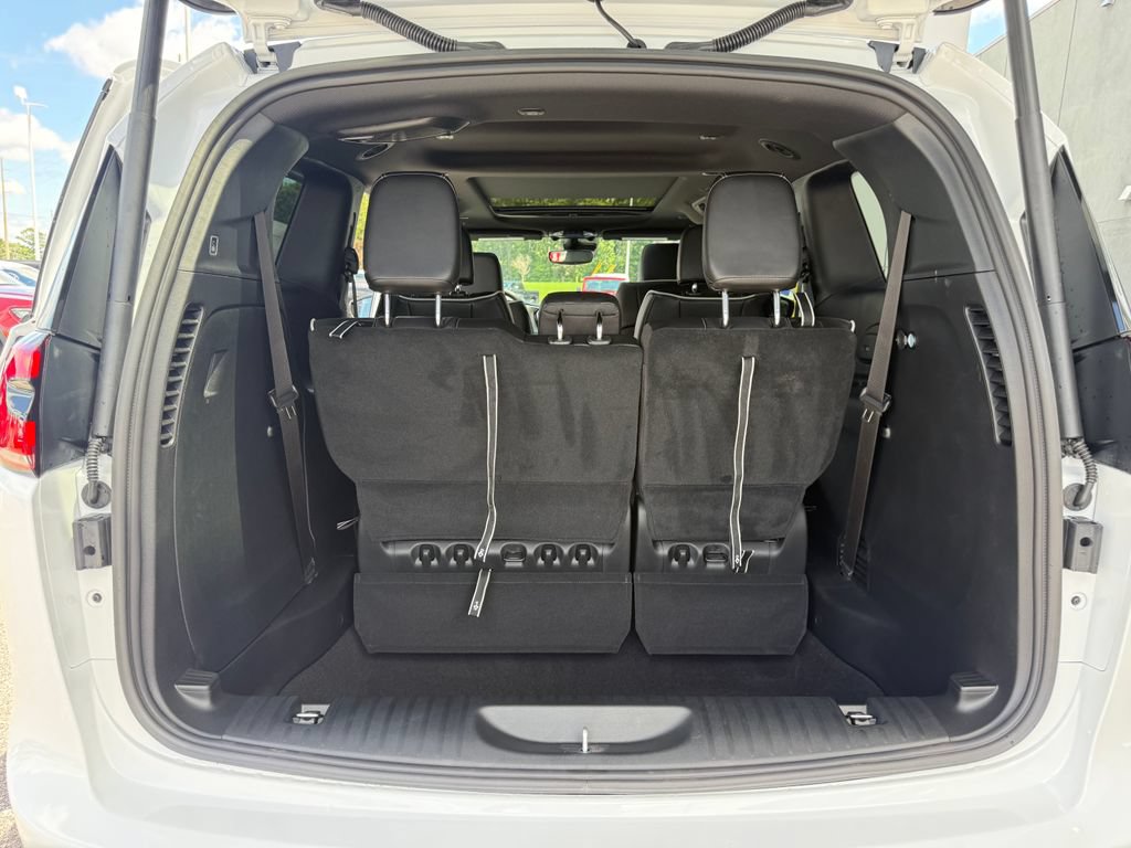 New 2027 Chrysler Pacifica Limited FWD image 17