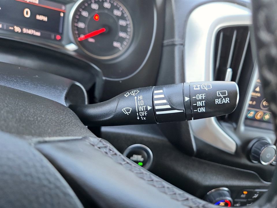 Used 2023 GMC Terrain SLT image 17