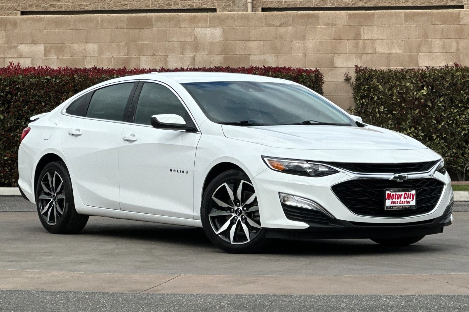Used 2025 Chevrolet Malibu RS FWD image 2