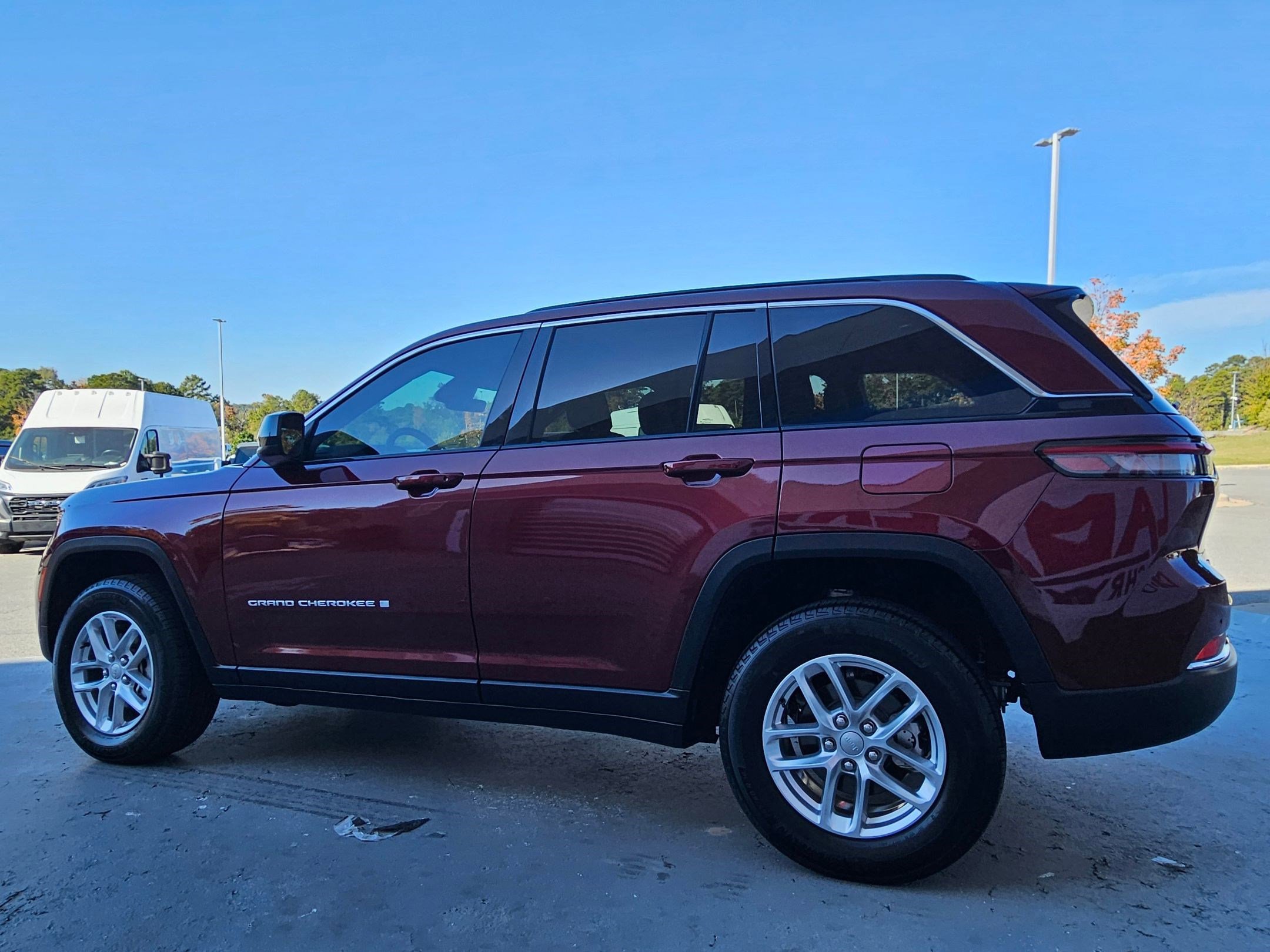 Used 2025 Jeep Grand Cherokee Laredo X w/ Luxury Tech Group I image 5