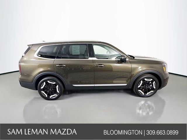 Used 2023 Kia Telluride EX w/ EX Captain's Chair Package image 8