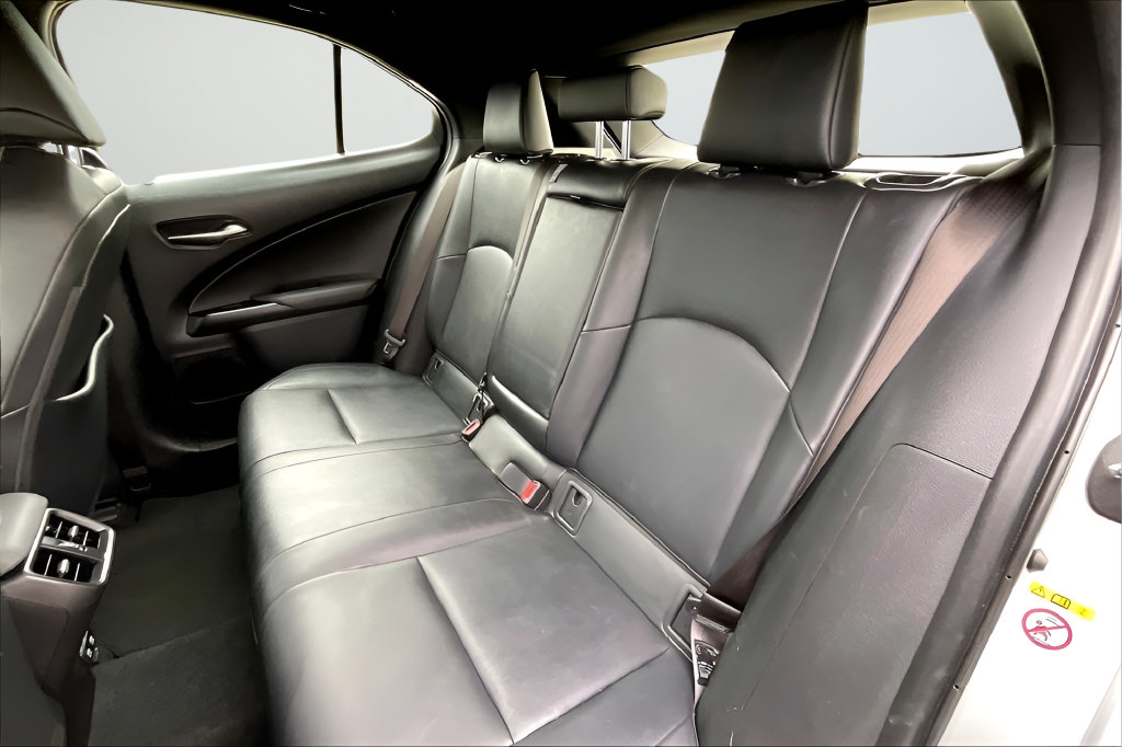 Used 2019 Lexus UX 200 w/ Premium Package FWD image 18