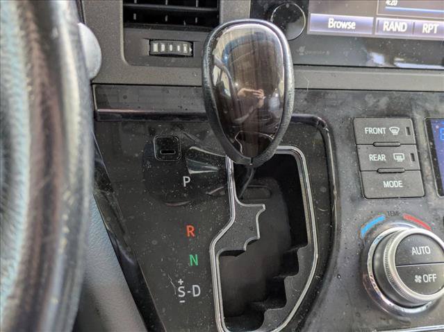 Used 2015 Toyota Sienna XLE FWD image 9