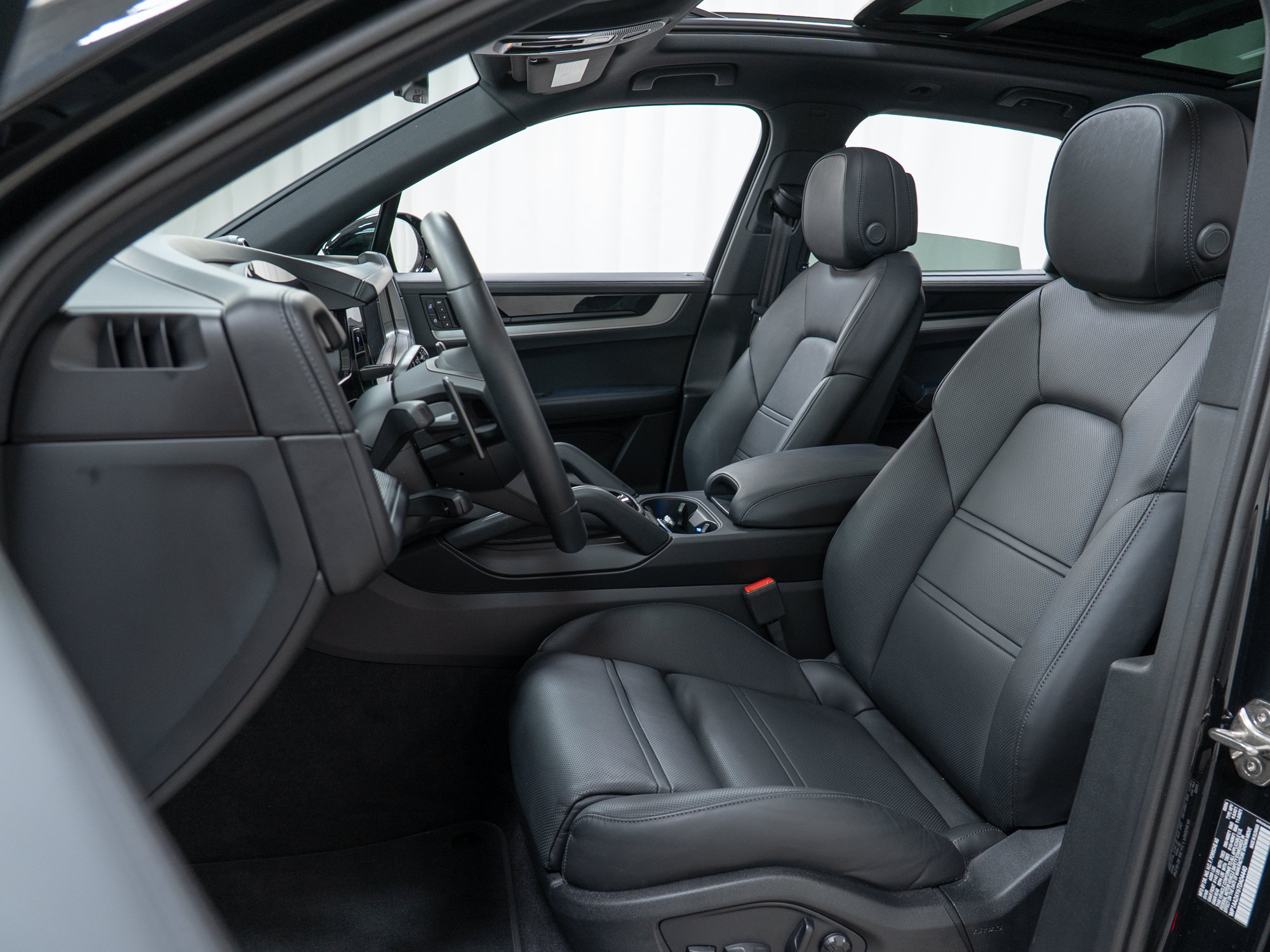 Certified 2026 Porsche Cayenne w/ Premium Package Plus AWD/4WD image 18