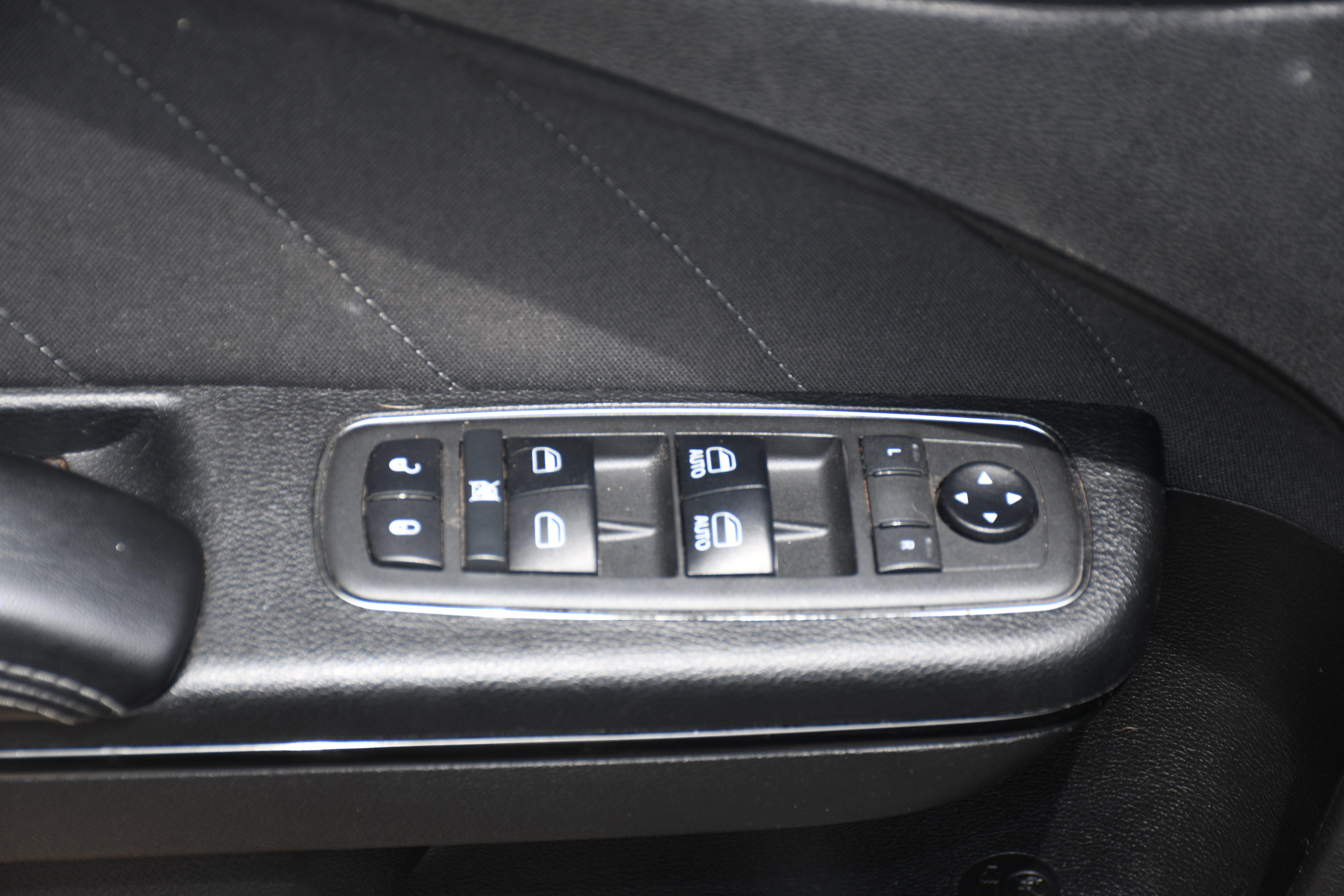 Used 2019 Dodge Charger R/T w/ Blacktop Package image 10