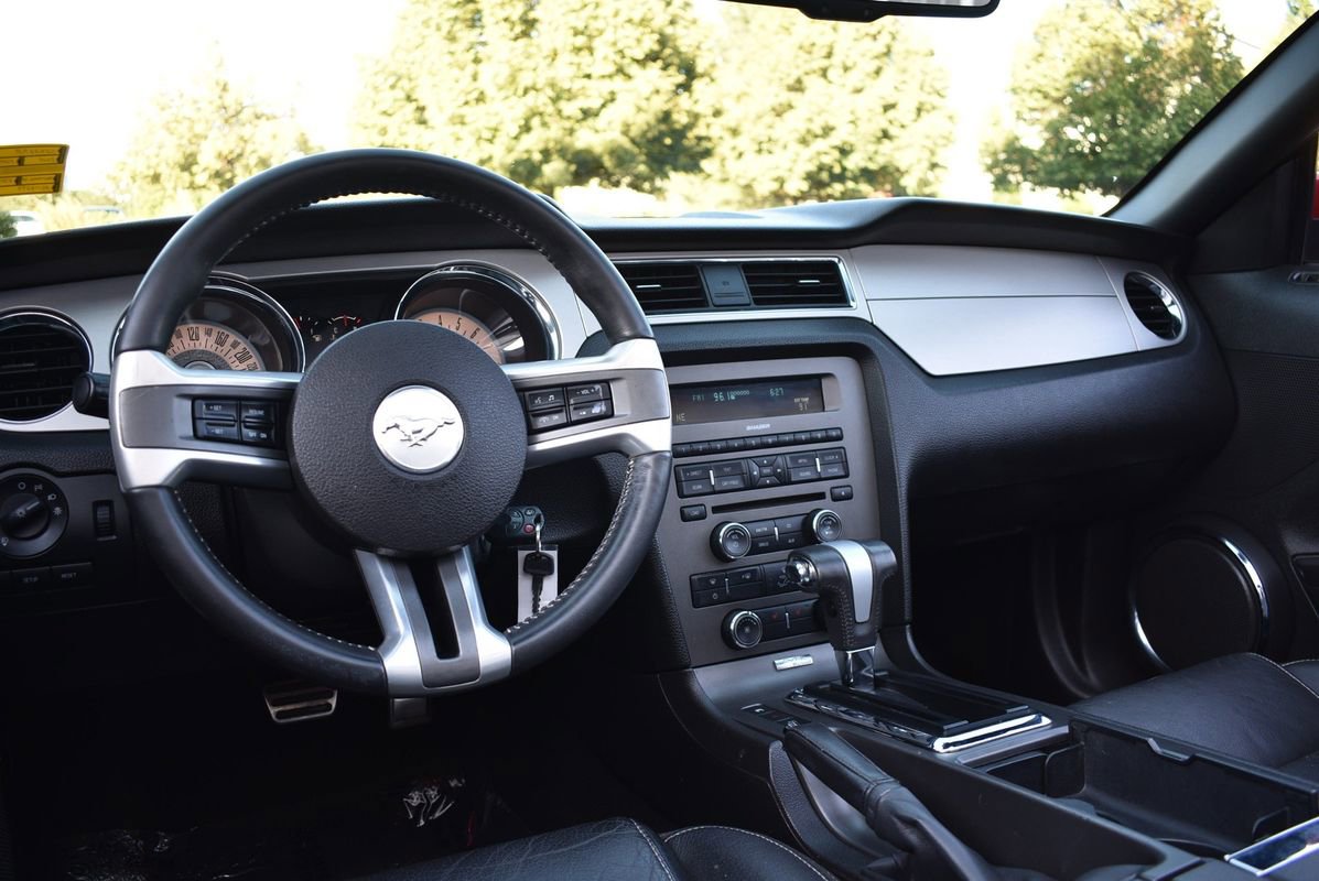 Used 2010 Ford Mustang GT image 13