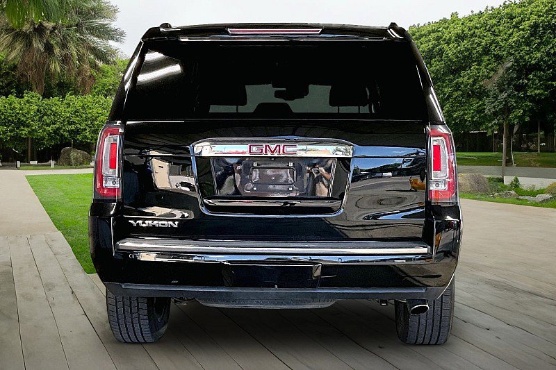 Used 2018 GMC Yukon Denali w/ Open Road Package RWD image 3