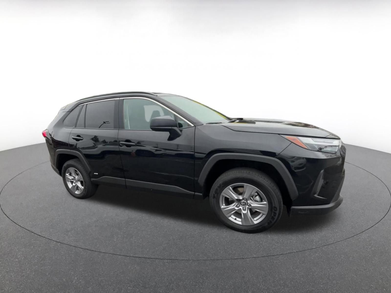 Used 2025 Toyota RAV4 LE video 2