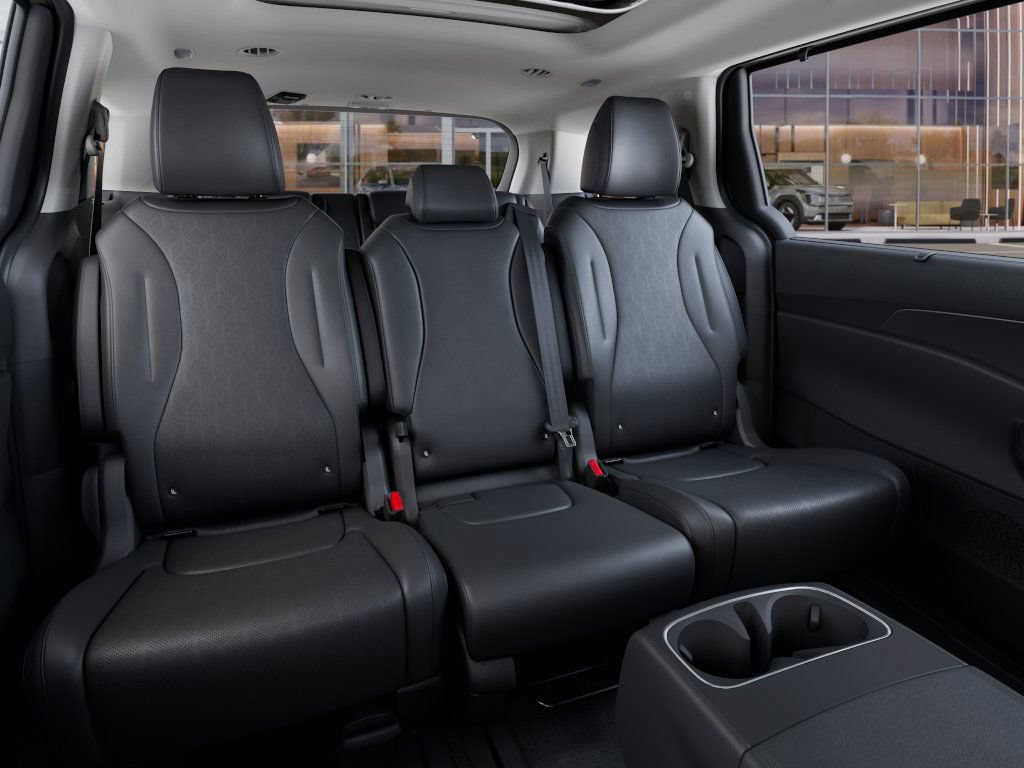 New 2026 Kia Carnival SX w/ SX Dark Edition Package FWD image 16