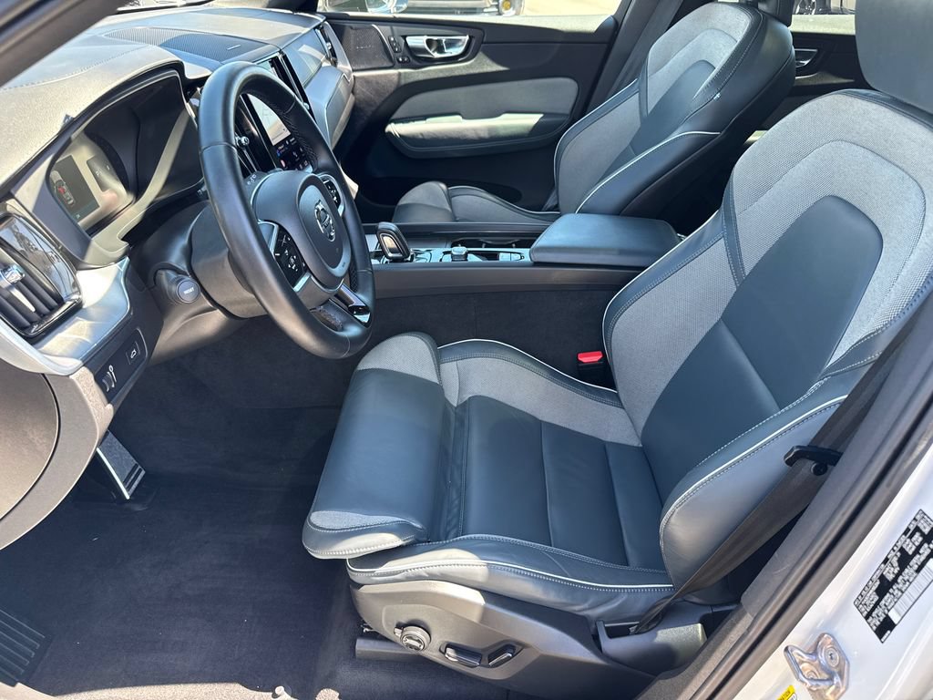 Used 2022 Volvo XC60 B6 R-Design w/ Advanced Package AWD/4WD image 25