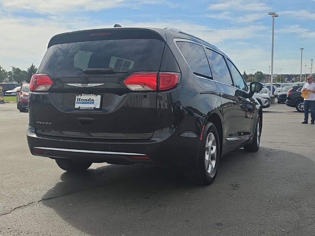 Used 2017 Chrysler Pacifica Touring-L Plus w/ Advanced Safetytec Group FWD image 11