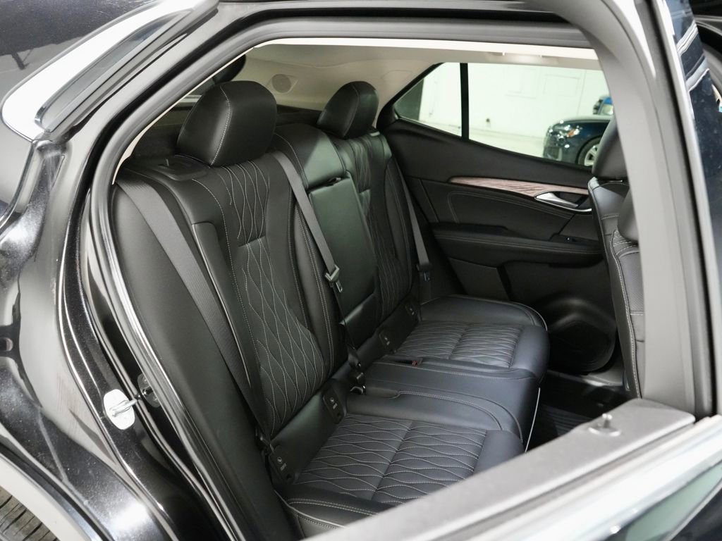 Used 2022 Buick Envision Avenir w/ Technology Package II image 31