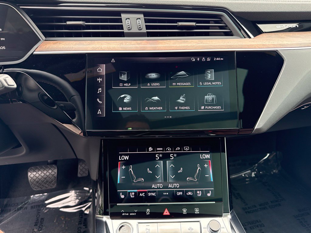 Used 2023 Audi e-tron Premium Plus w/ Premium Plus Package AWD/4WD image 17