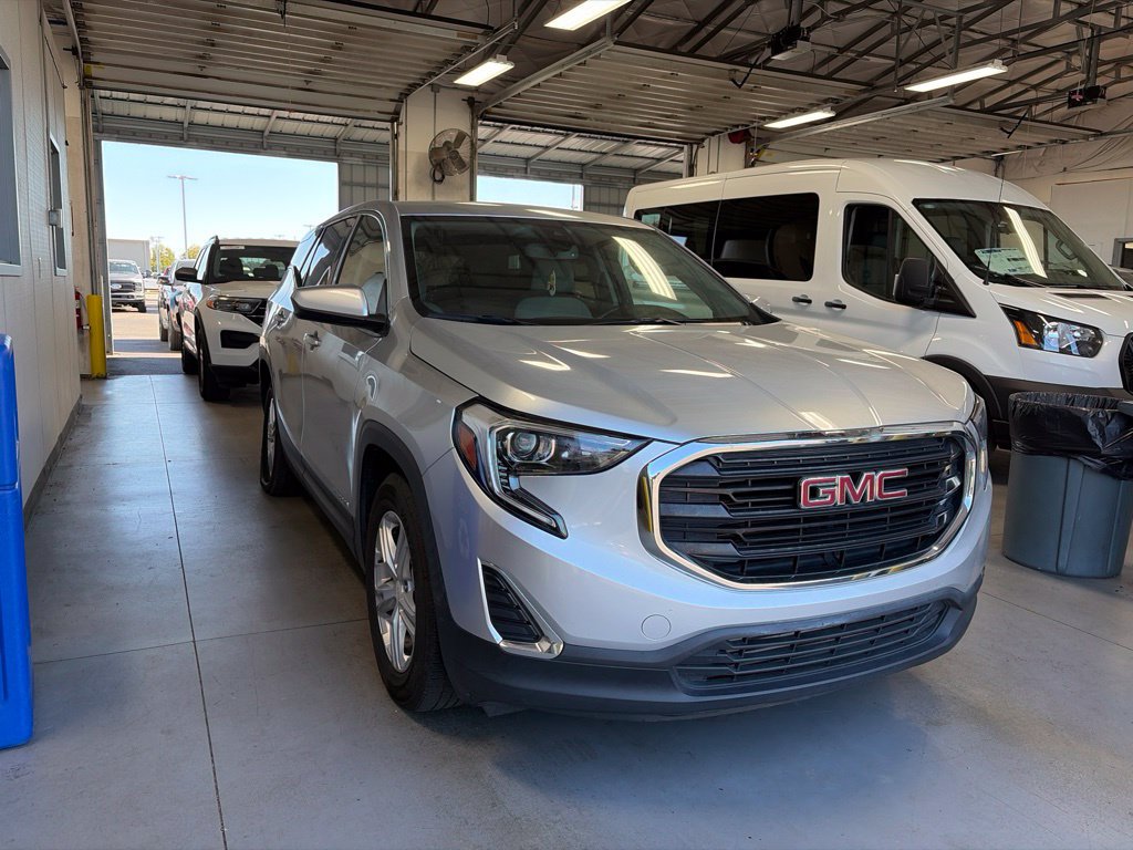 Used 2021 GMC Terrain SLE FWD image 1