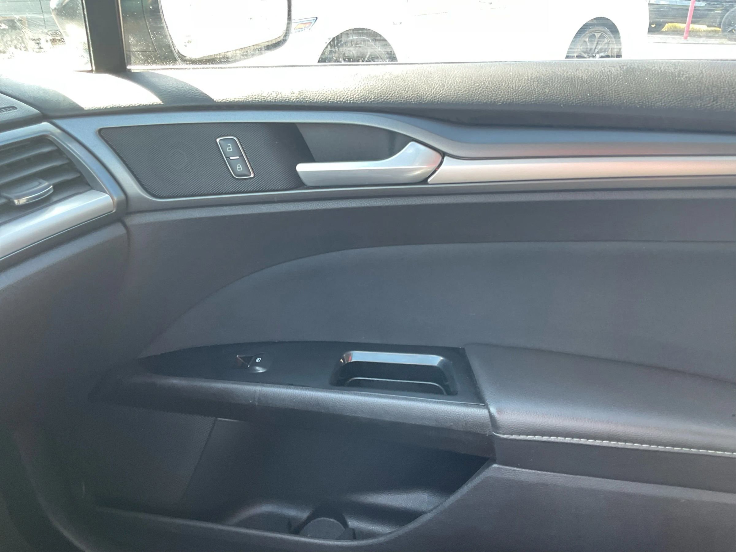 Used 2015 Ford Fusion SE image 19