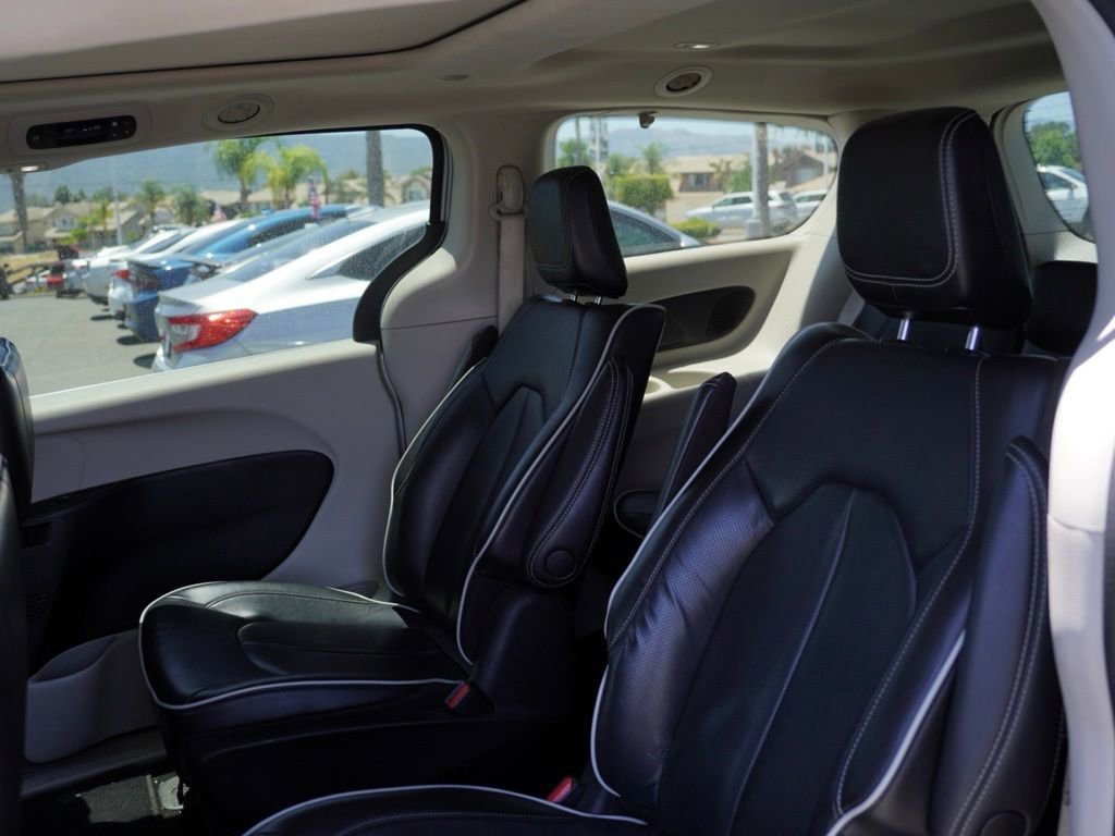Used 2023 Chrysler Pacifica Limited image 25
