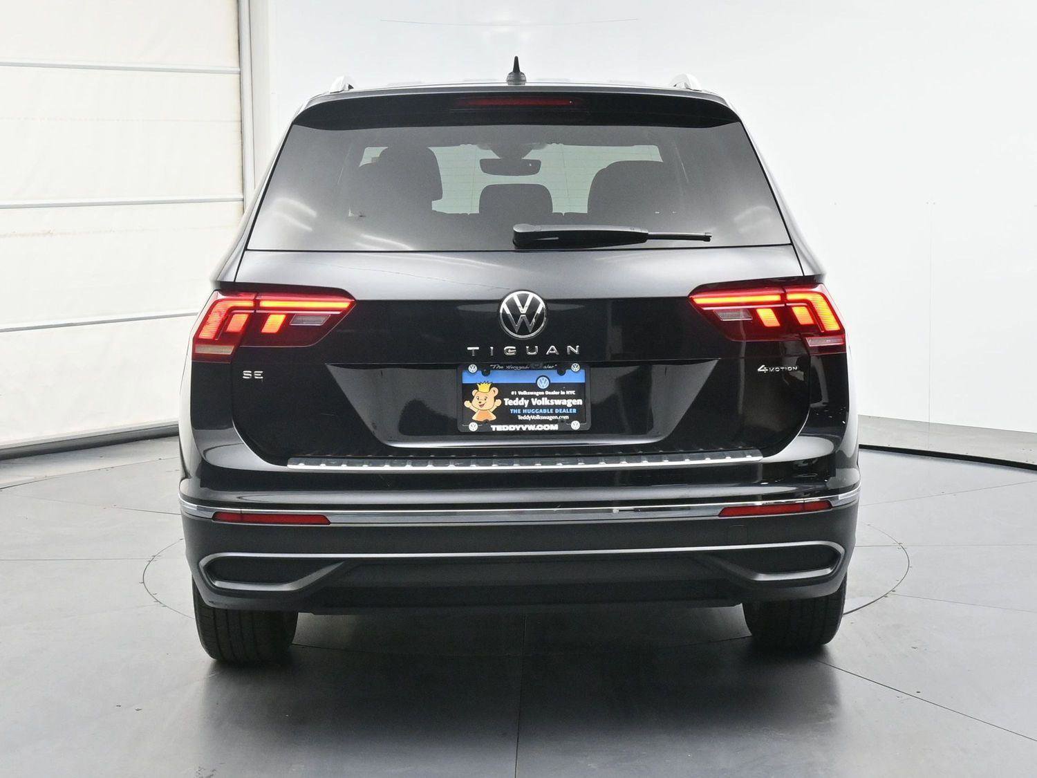 Certified 2022 Volkswagen Tiguan SE w/ Panoramic Sunroof Package AWD/4WD image 22