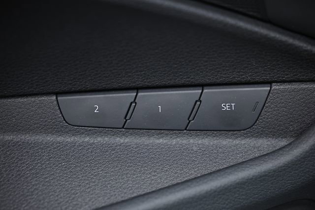Used 2022 Audi e-tron Premium Plus image 17