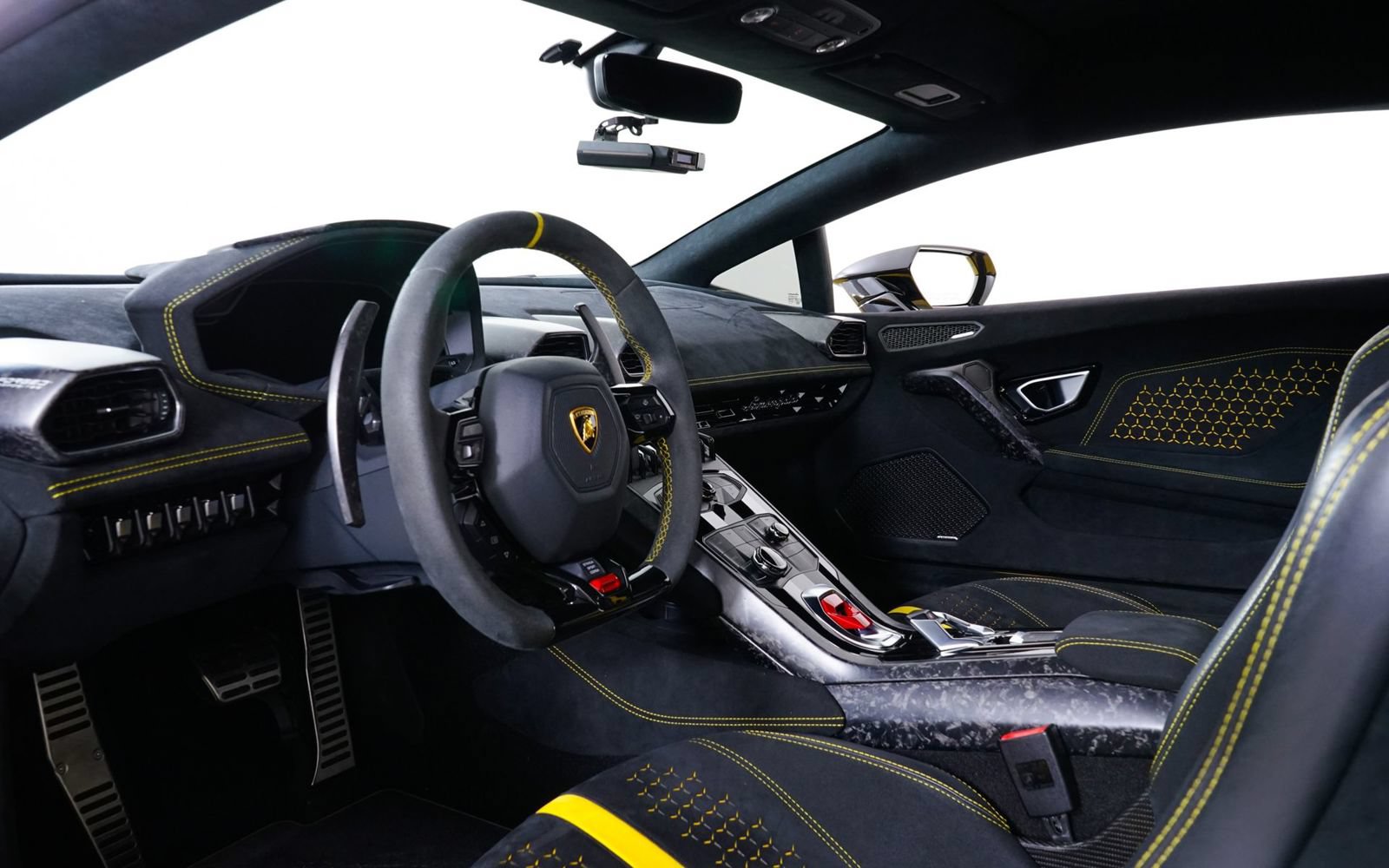 Used 2018 Lamborghini Huracan Performante AWD/4WD image 24