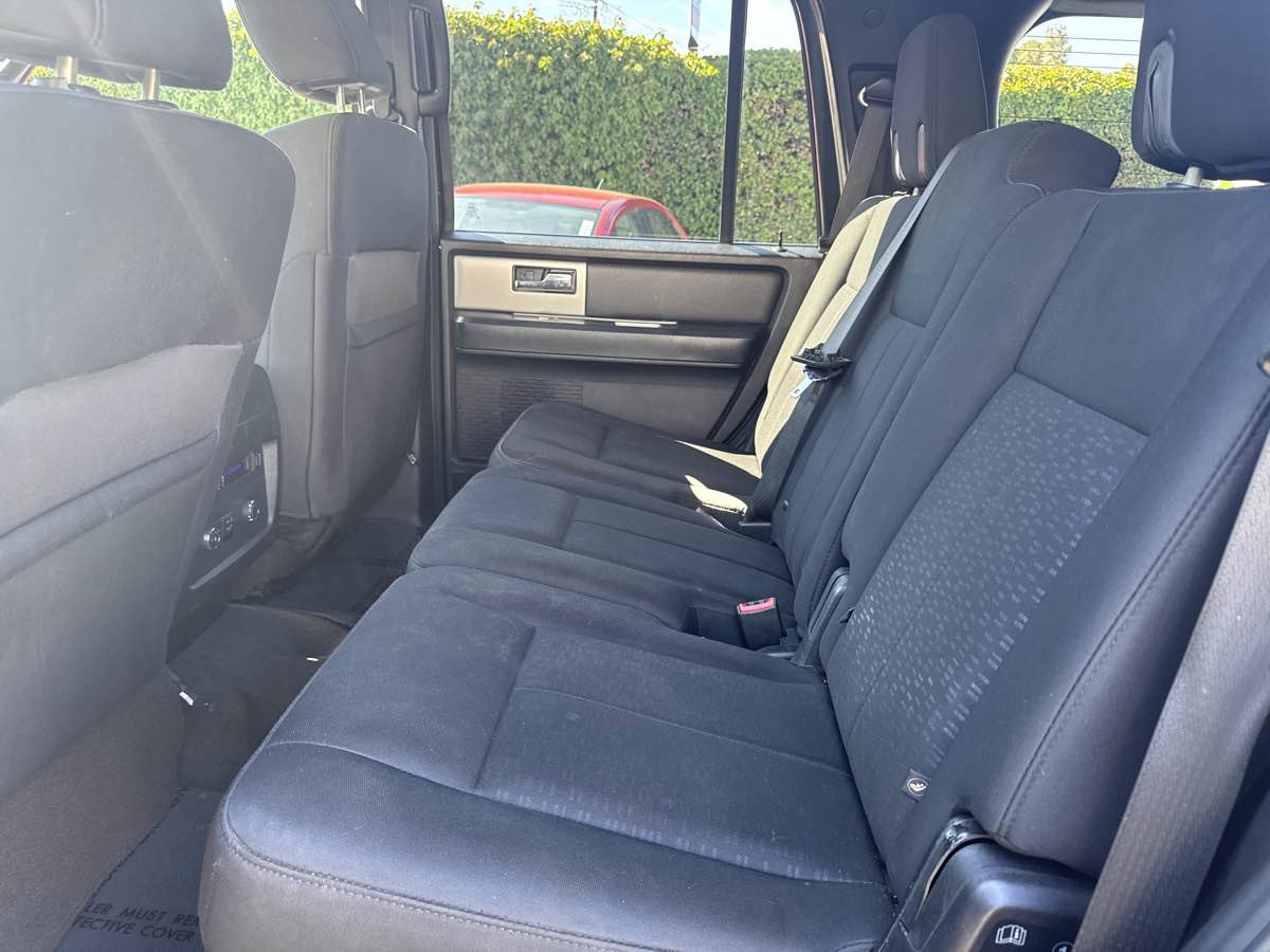 Used 2017 Ford Expedition XLT image 12