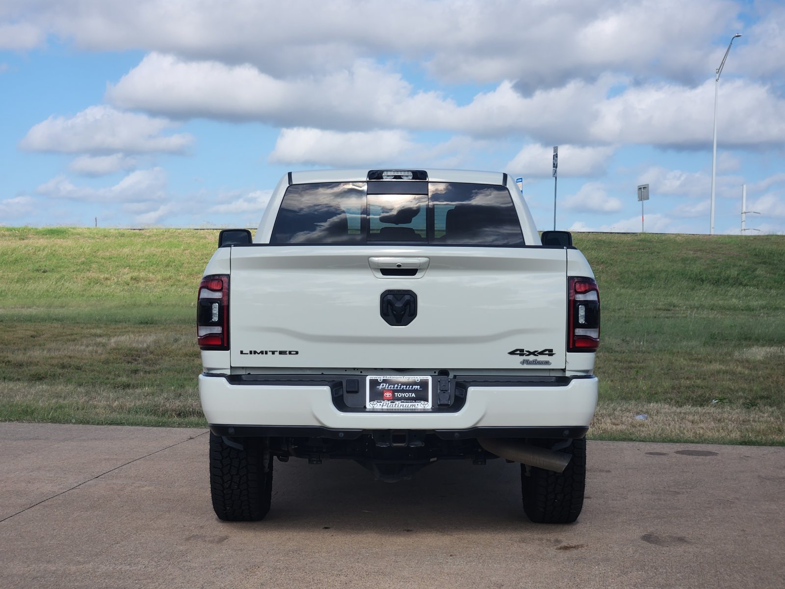 Used 2024 RAM 2500 Limited AWD/4WD image 8