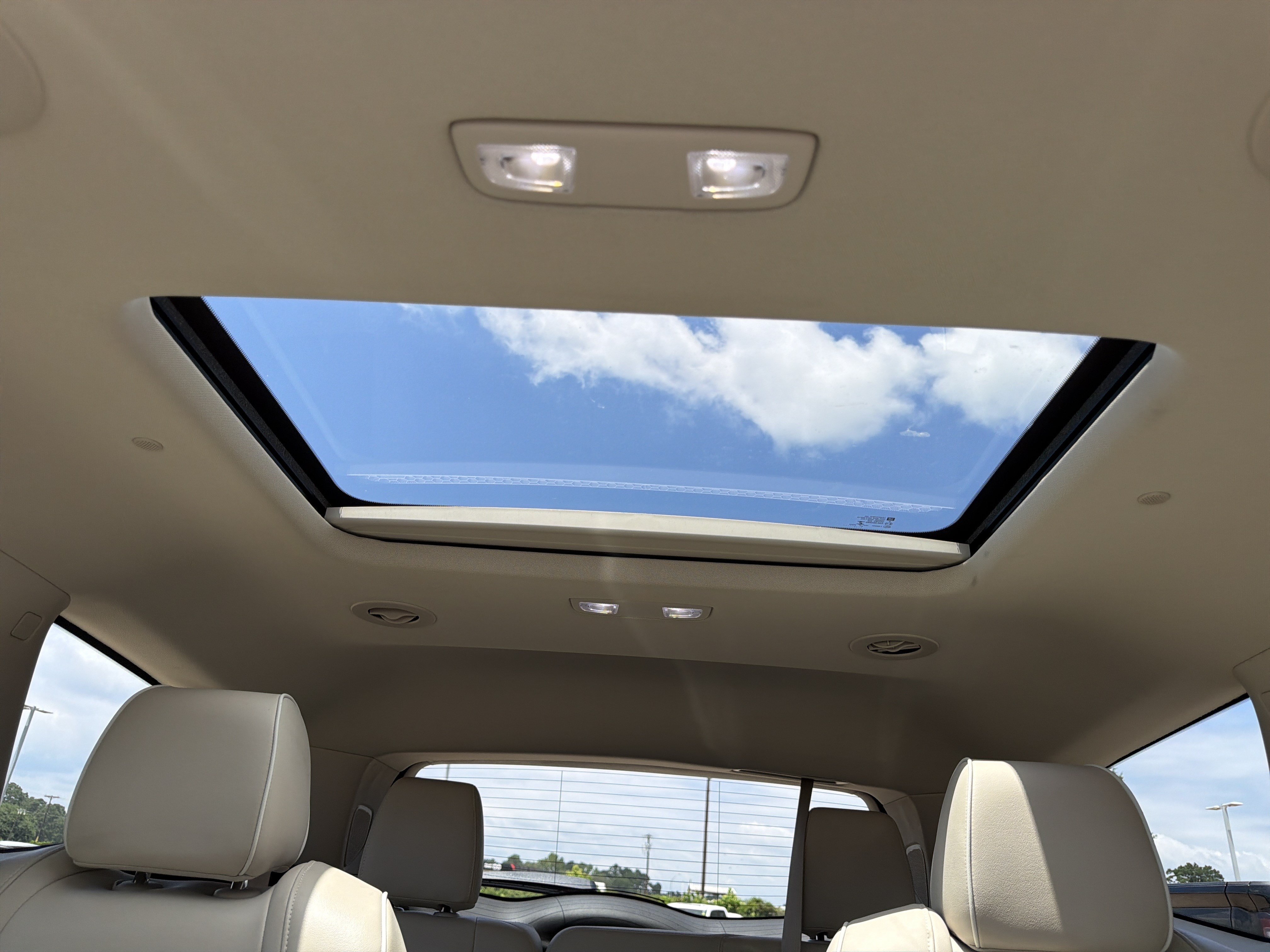 Used 2022 Buick Enclave Avenir FWD image 27