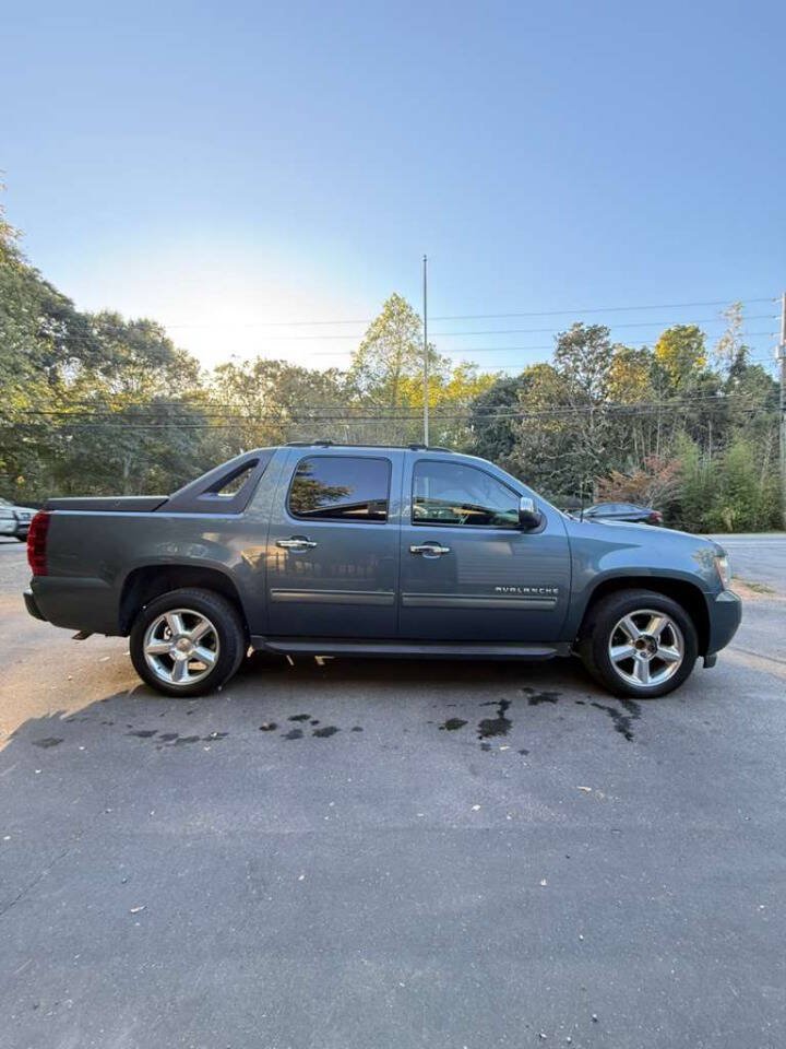 Used 2012 Chevrolet Avalanche LS RWD image 7