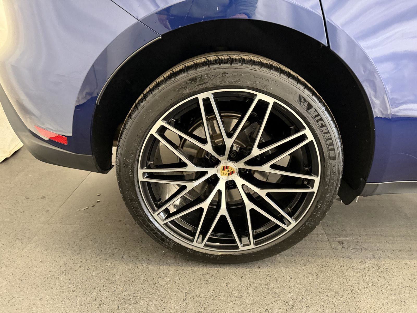 Certified 2025 Porsche Macan Turbo image 12