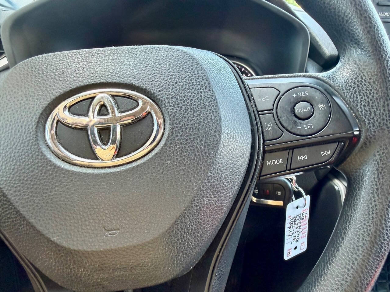 Used 2022 Toyota RAV4 LE AWD/4WD image 32